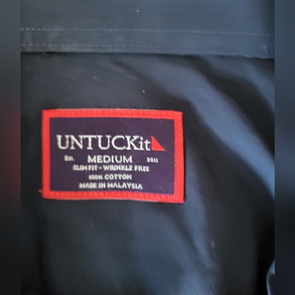 Untuck Men Dress shirt,  size medium - Picture 4 of 5